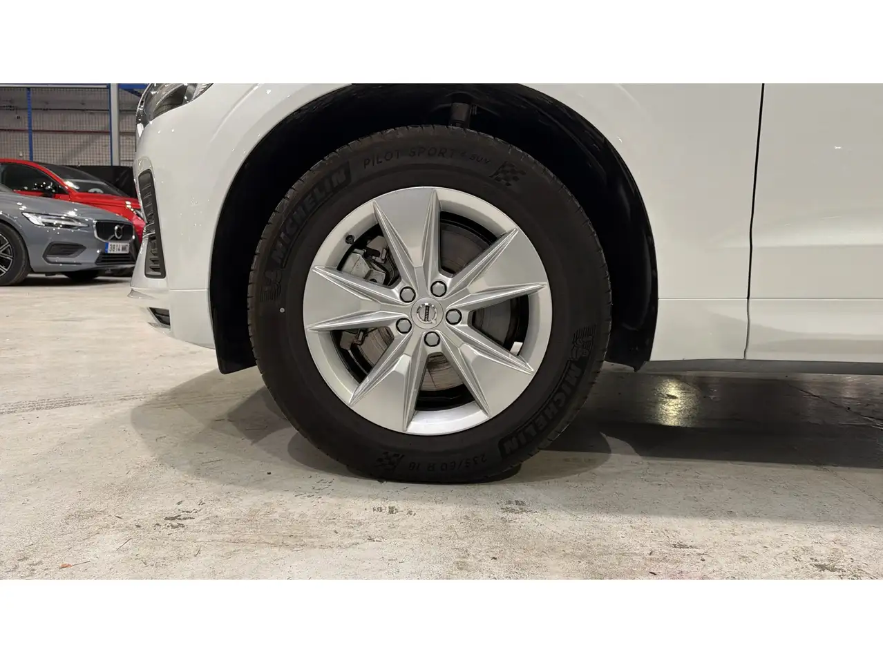 Volvo XC60 B4 Core AWD Aut. — معرض صور السيارة 8