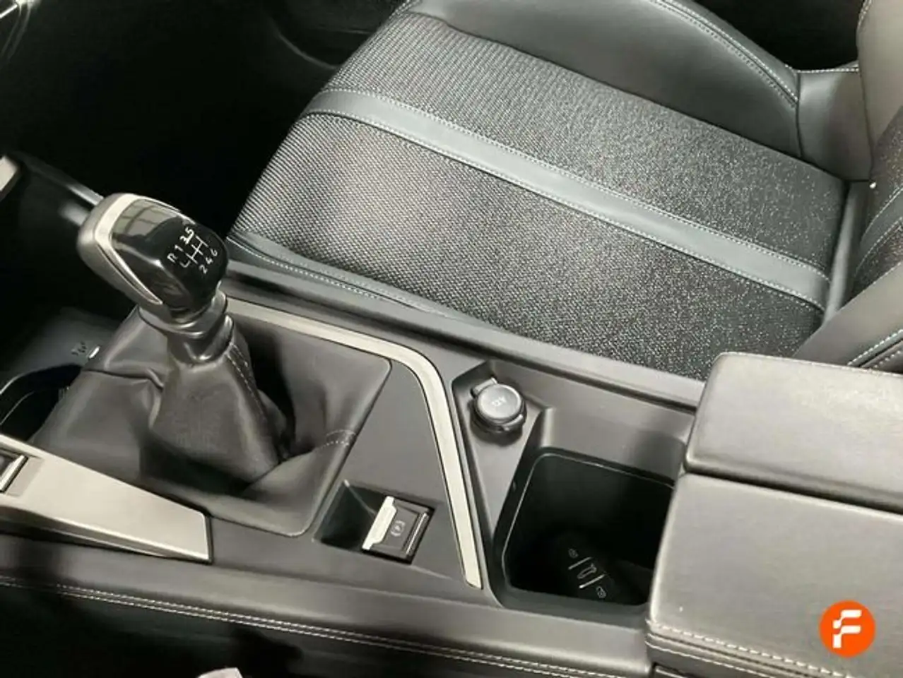 Peugeot 308 1.2 PureTech S&S Allure 130 — Galería del vehículo 21