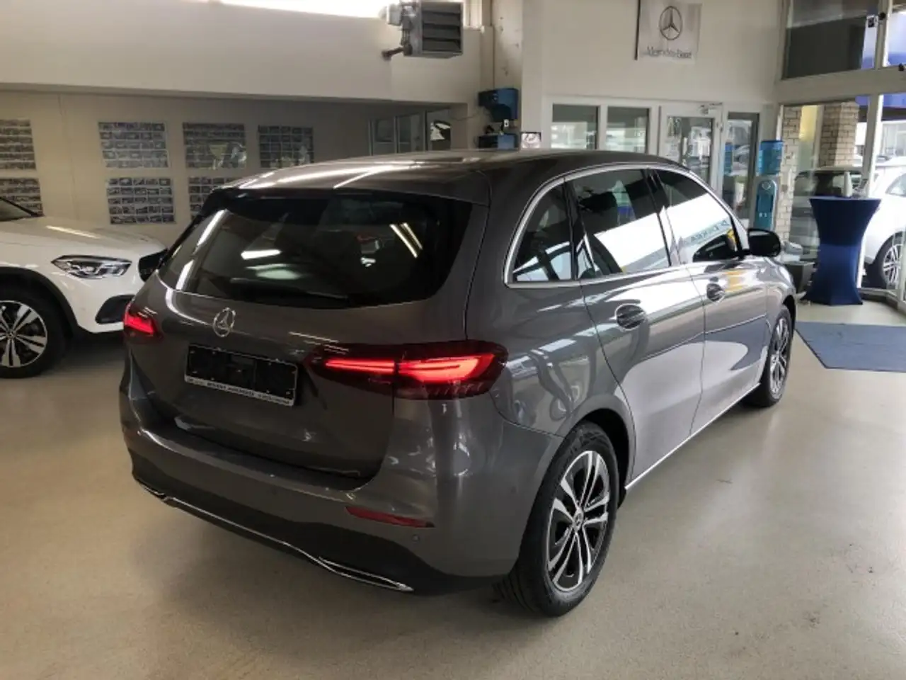 Mercedes-Benz B 200 +Progressive Line Advanced+AHK+Winter-P.+Verkehrsz — Galería del vehículo 7