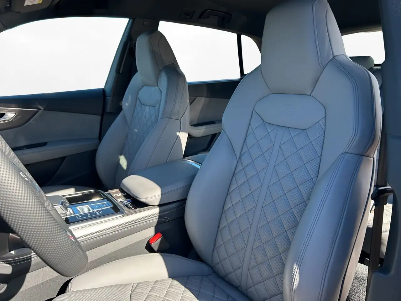 Audi SQ8 SUV AHK+HD-MATRIX+360 KAM+HUD+MASSAGE — Galerie du véhicule 12