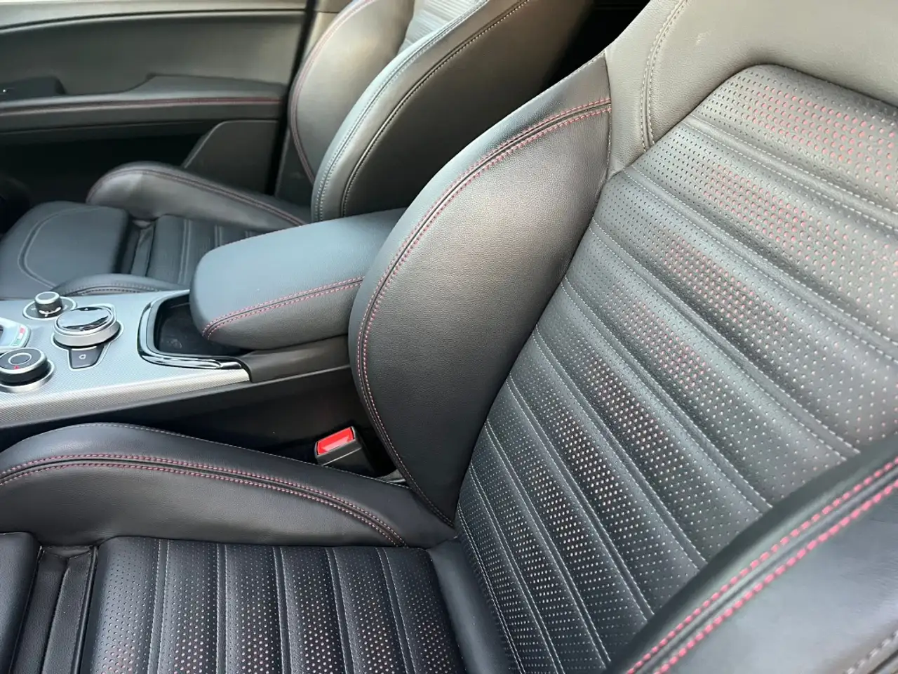 Alfa Romeo Stelvio 2.2 Tributo Italiano Q4 210 Aut. — Galerie du véhicule 17