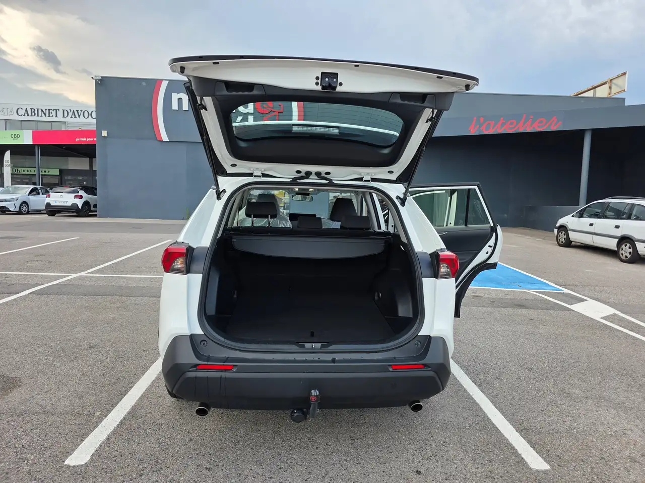 Toyota RAV4 RAV-4 2.5 hybrid 4WD Business Business — Galerie du véhicule 4