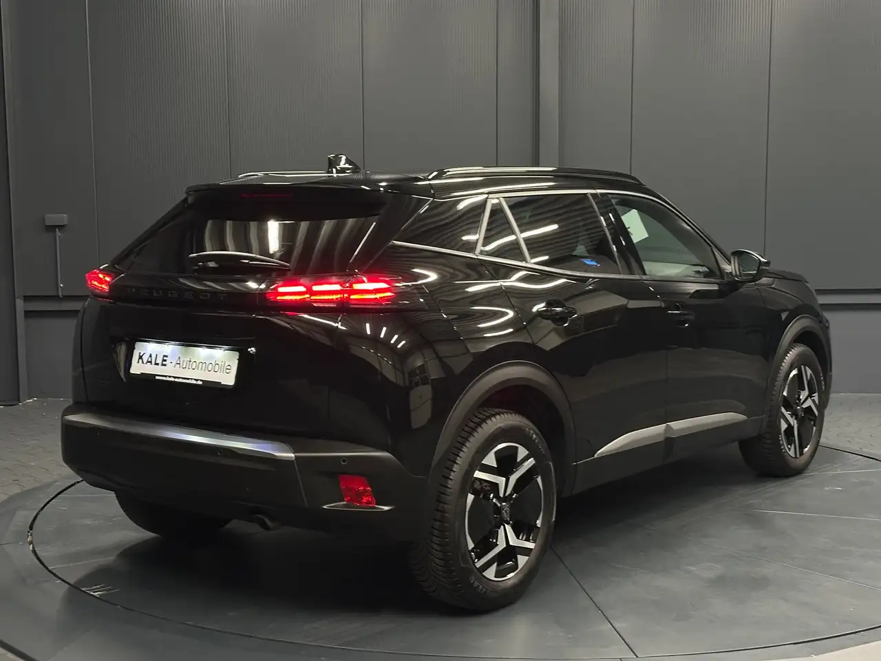 Peugeot 2008 Allure *CarPlay*Sitzhzg.*Allwetter*NAVI*KAMERA*LED — Vehicle gallery 5