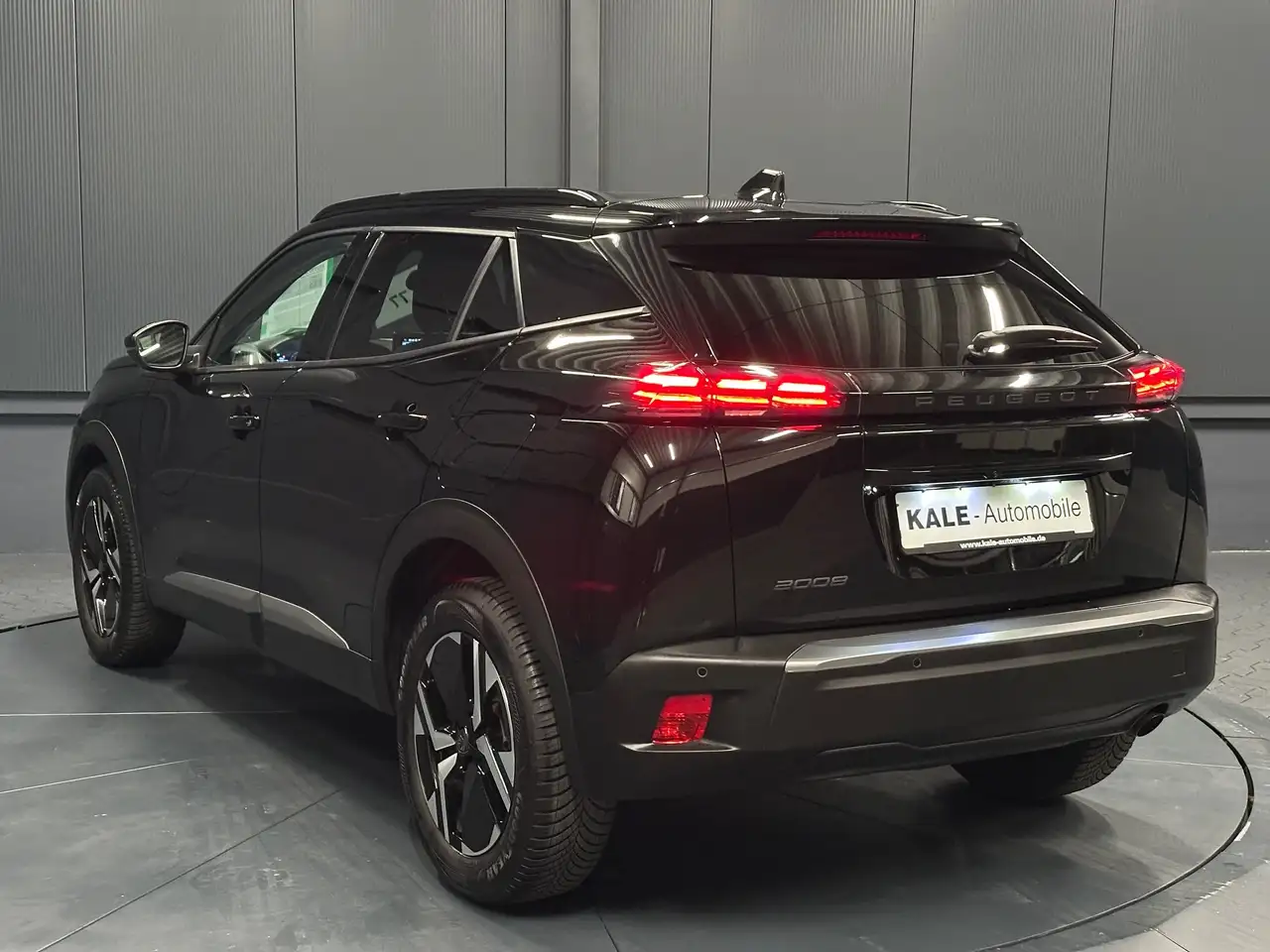 Peugeot 2008 Allure *CarPlay*Sitzhzg.*Allwetter*NAVI*KAMERA*LED — Vehicle gallery 3