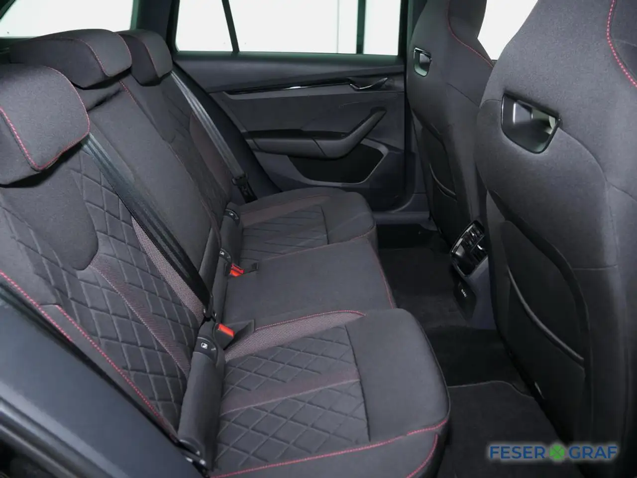 Skoda Octavia Combi RS 2.0 TSI DSG AHK / LED / Navi — معرض صور السيارة 5