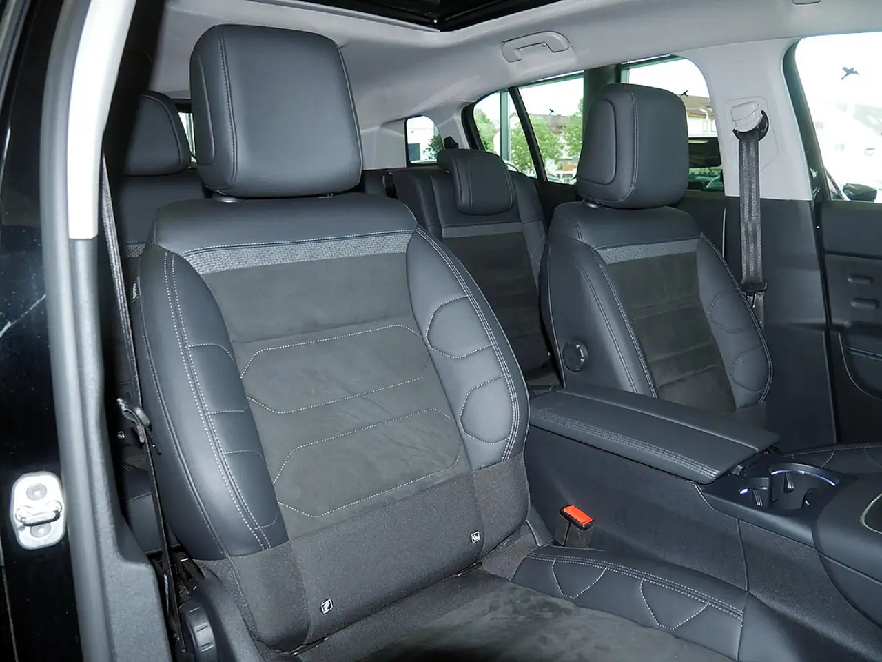 Citroen C5 Aircross Hybrid 136 ë-DCS6 Max PANO 360° — Vehicle gallery 19