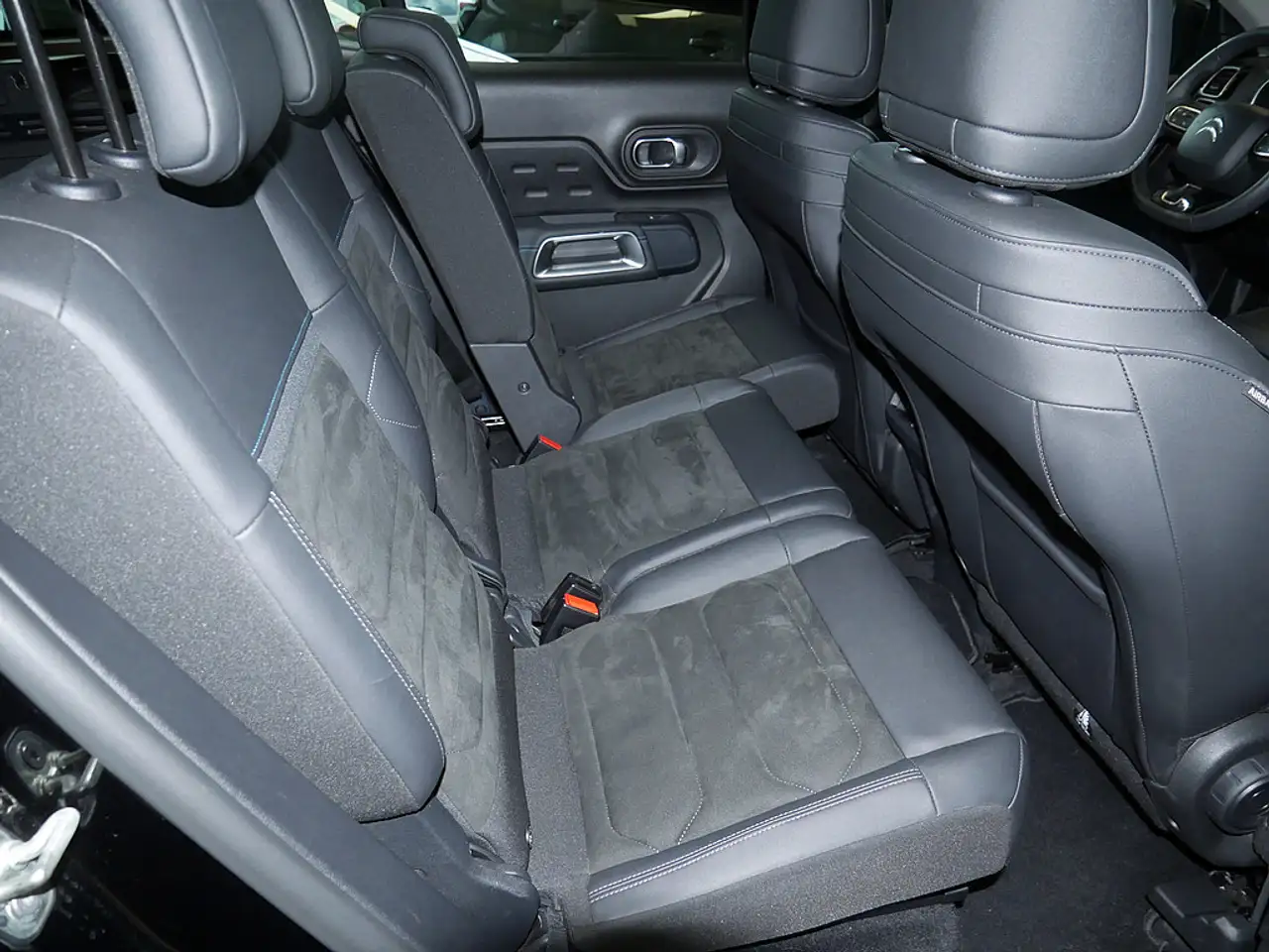 Citroen C5 Aircross Hybrid 136 ë-DCS6 Max PANO 360° — Vehicle gallery 5