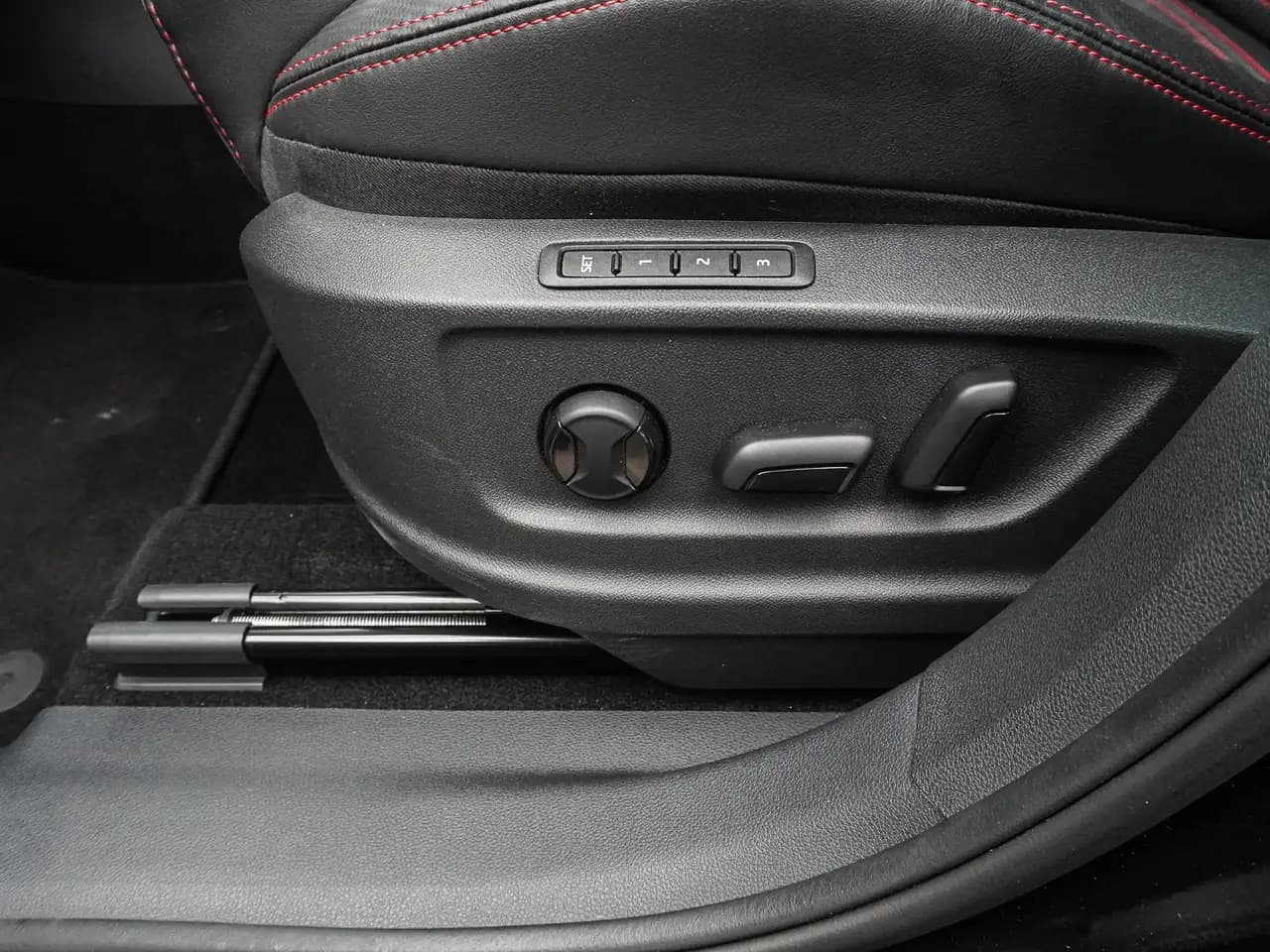 Skoda Kodiaq RS 2.0 TSI 4x4 DSG MATRIX NAVI ACC LHZ SHZ — Galería del vehículo 16
