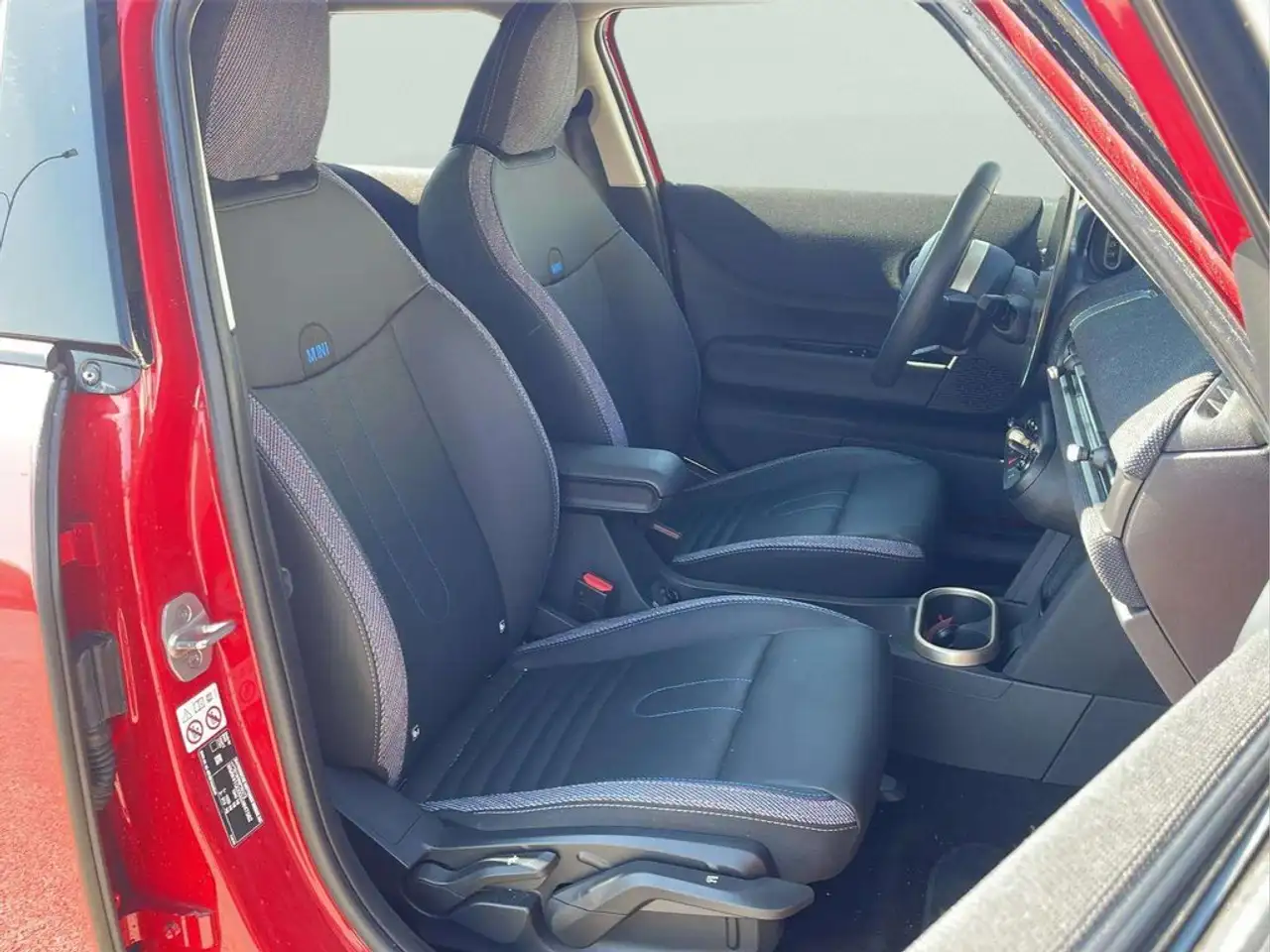 MINI Cooper 5 puertas C Classic Aut. — معرض صور السيارة 12