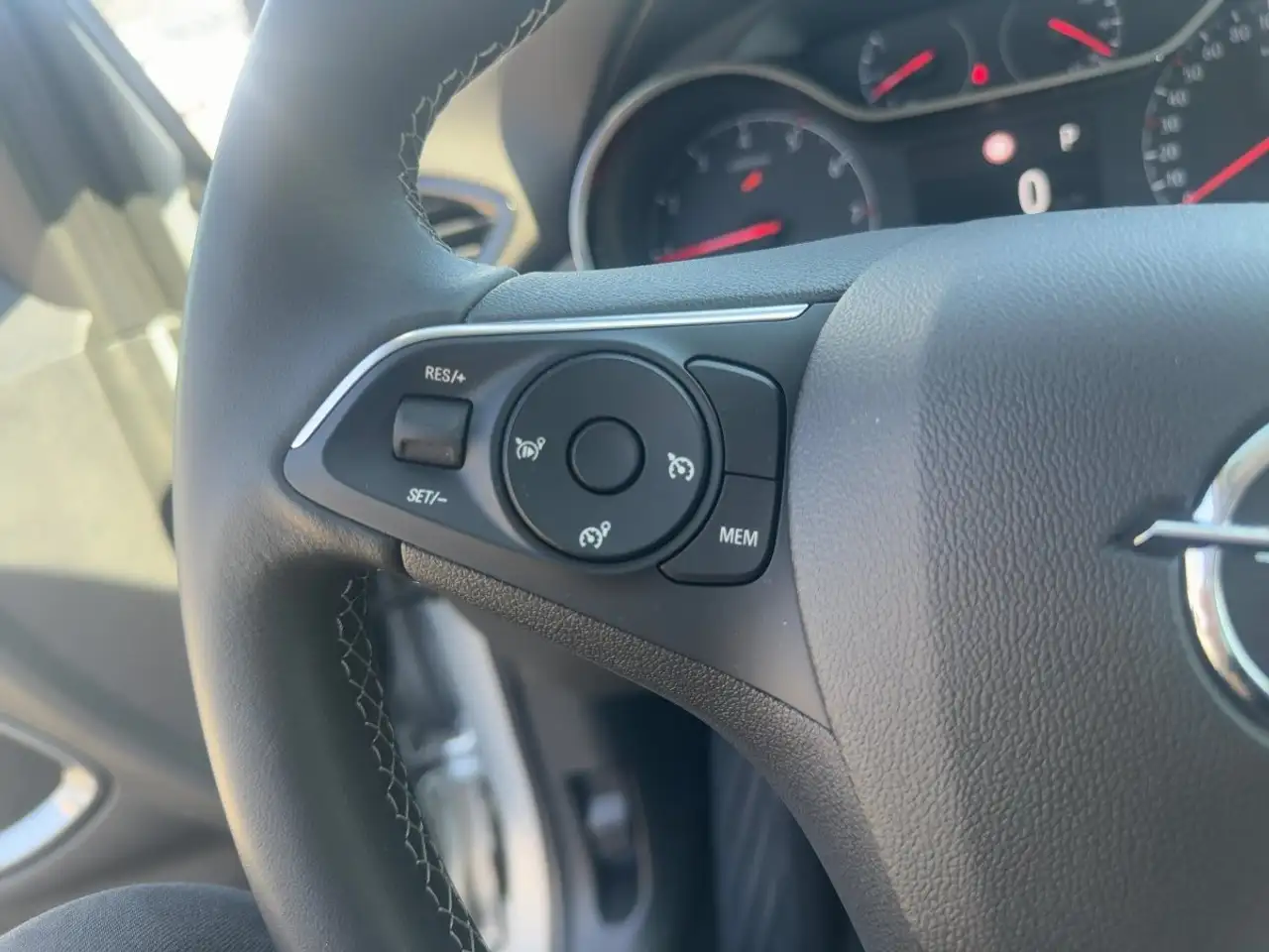 Opel Crossland 1.2 Turbo Enjoy *HU AU NEU* — Galería del vehículo 19