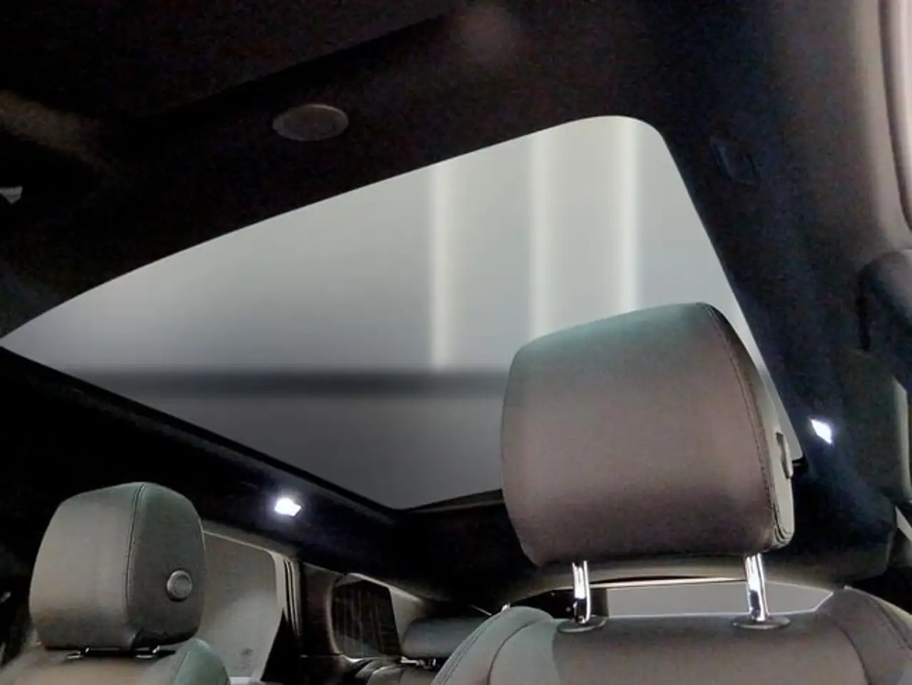 Land Rover Range Rover Evoque 1.5 I3 PHEV SE AWD Auto — Vehicle gallery 20