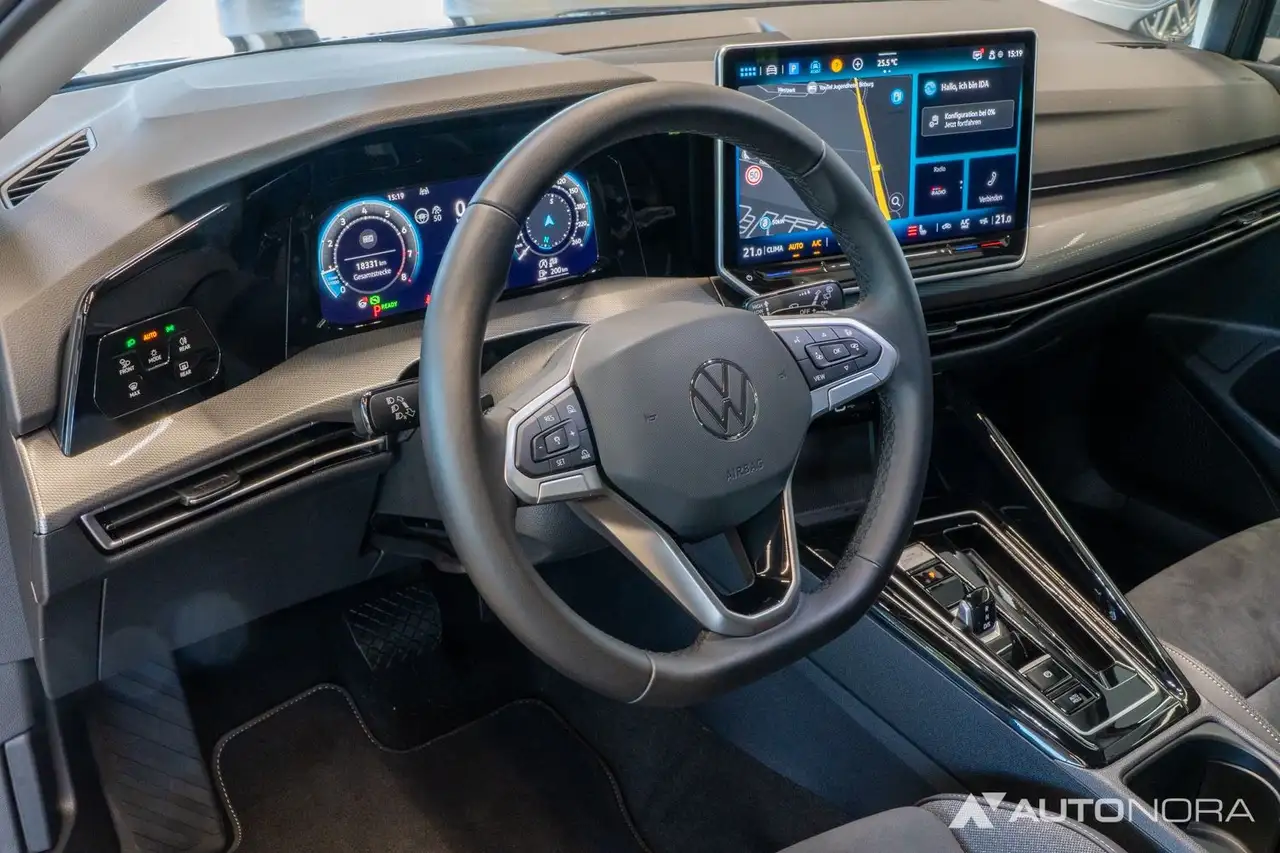 Volkswagen Golf VIII 1.5 eTSI Style Variant AHK Technik — معرض صور السيارة 21