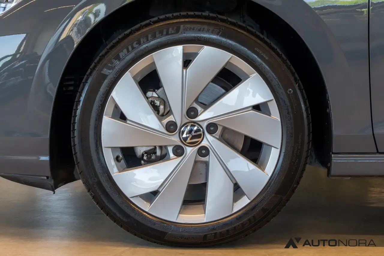 Volkswagen Golf VIII 1.5 eTSI Style Variant AHK Technik — معرض صور السيارة 17