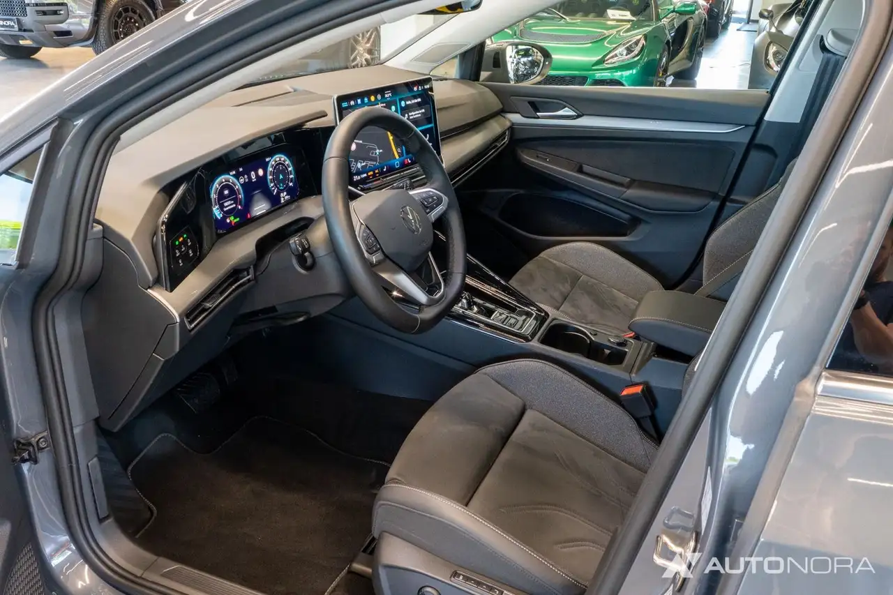 Volkswagen Golf VIII 1.5 eTSI Style Variant AHK Technik — معرض صور السيارة 20