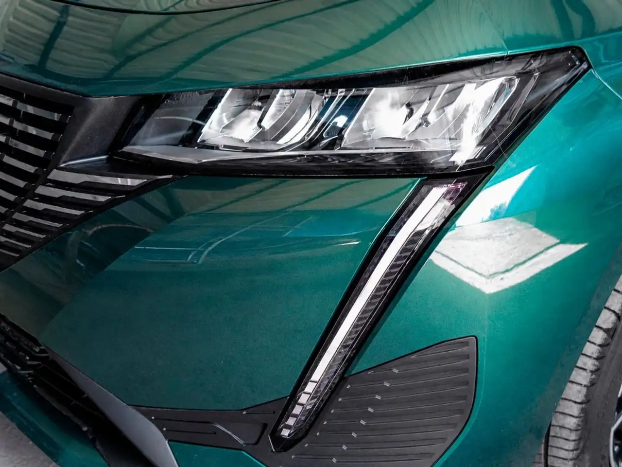 Peugeot 308 SW 1.2 PureTech S&S Allure 130 — Galerie du véhicule 25