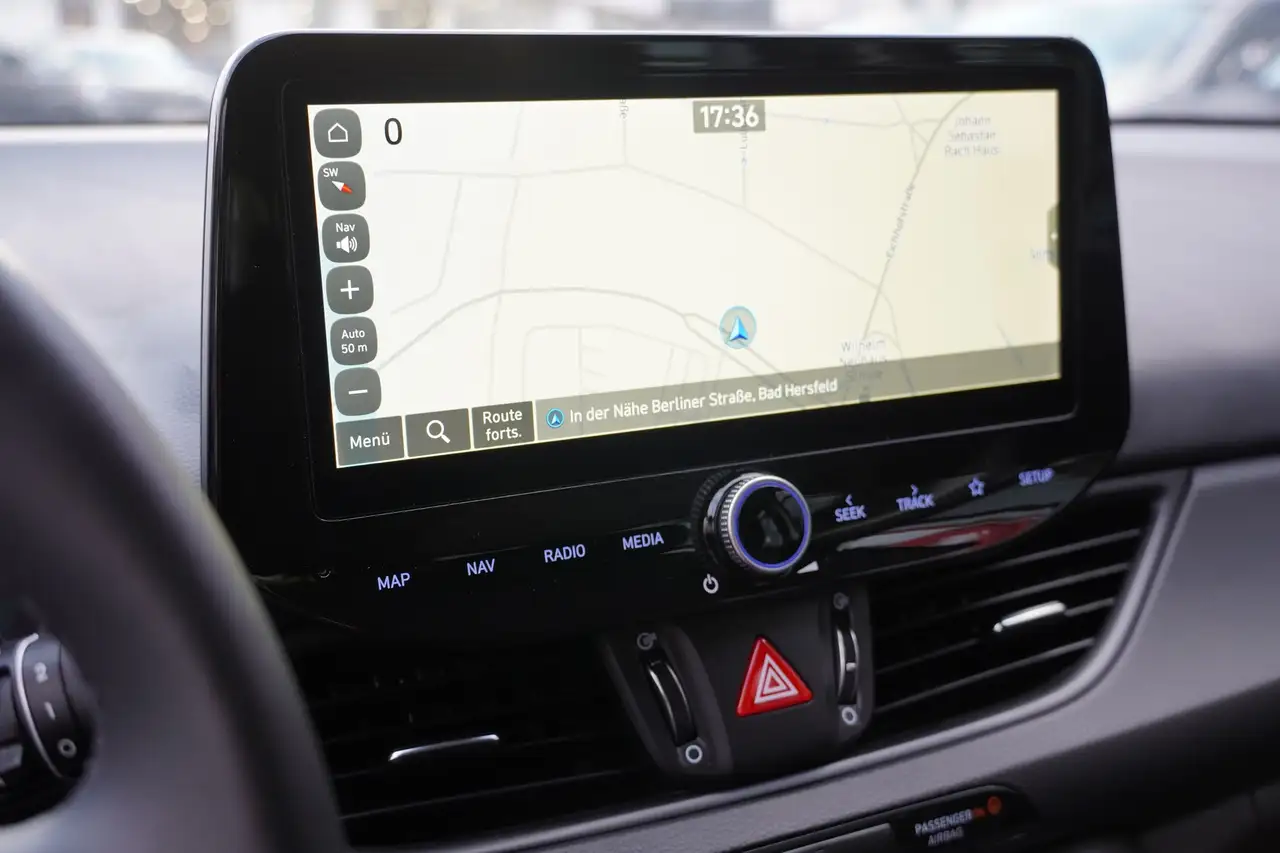 Hyundai i30 Kombi 1.0 T-GDI LED Navi Kamera — معرض صور السيارة 15
