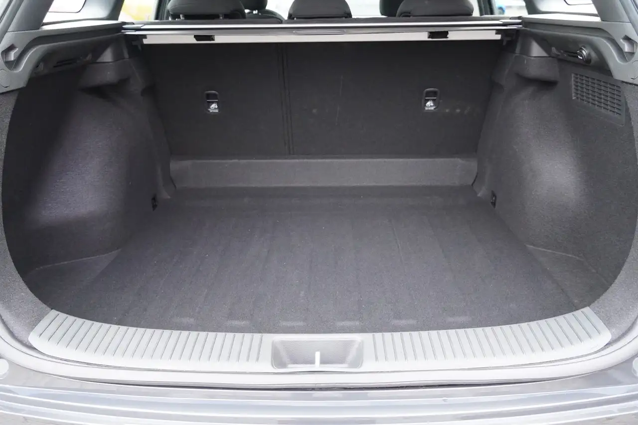 Hyundai i30 Kombi 1.0 T-GDI LED Navi Kamera — معرض صور السيارة 29