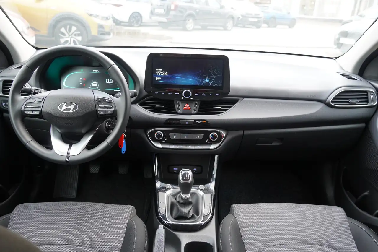 Hyundai i30 Kombi 1.0 T-GDI LED Navi Kamera — معرض صور السيارة 9