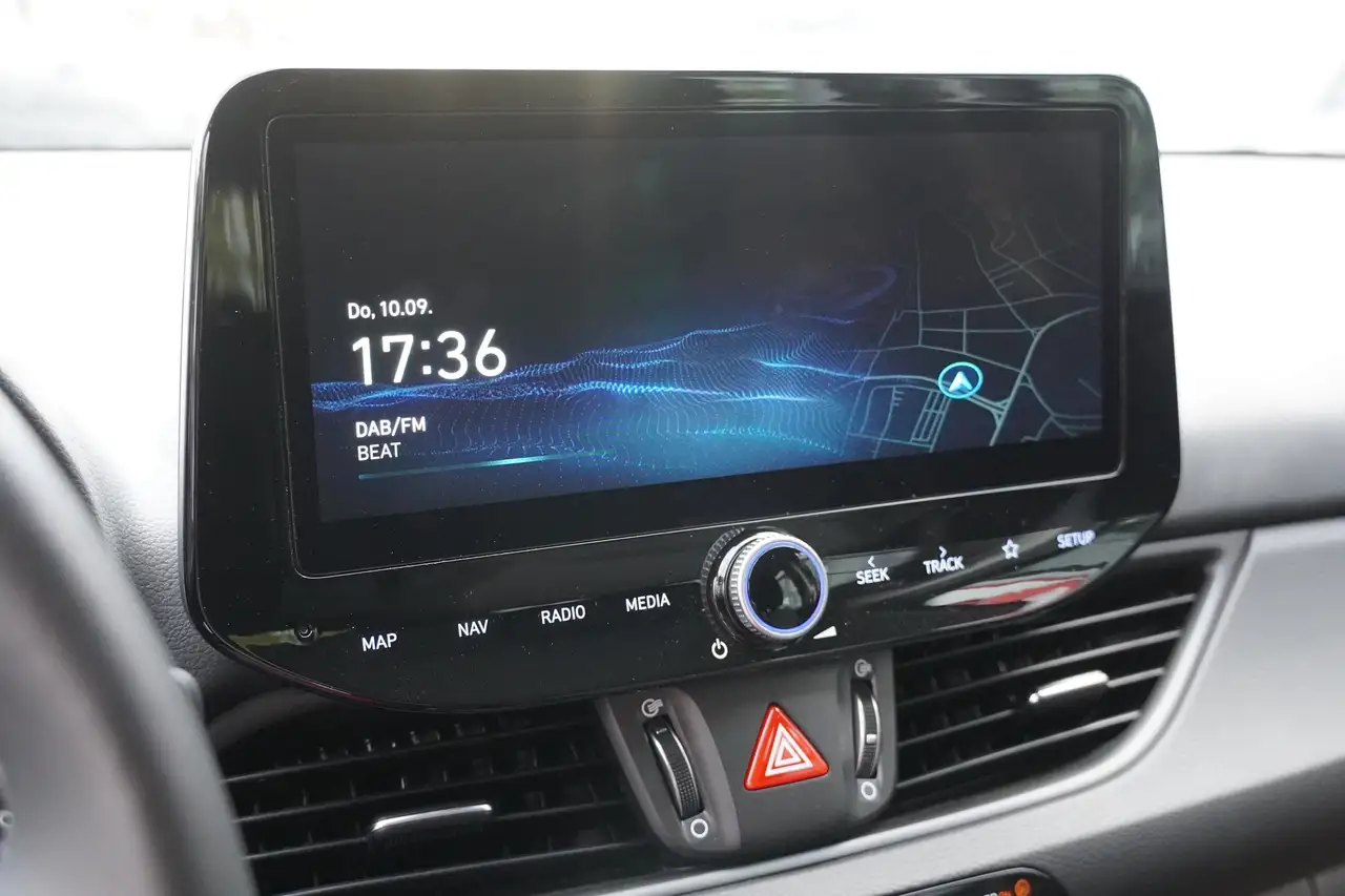 Hyundai i30 Kombi 1.0 T-GDI LED Navi Kamera — معرض صور السيارة 13