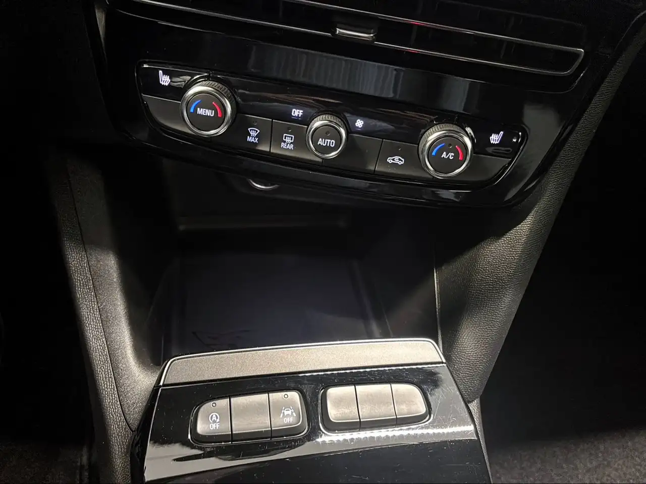 Opel Mokka Black - Kamera / hzb. Sitze & Lenkrad / Allwetter — Vehicle gallery 16