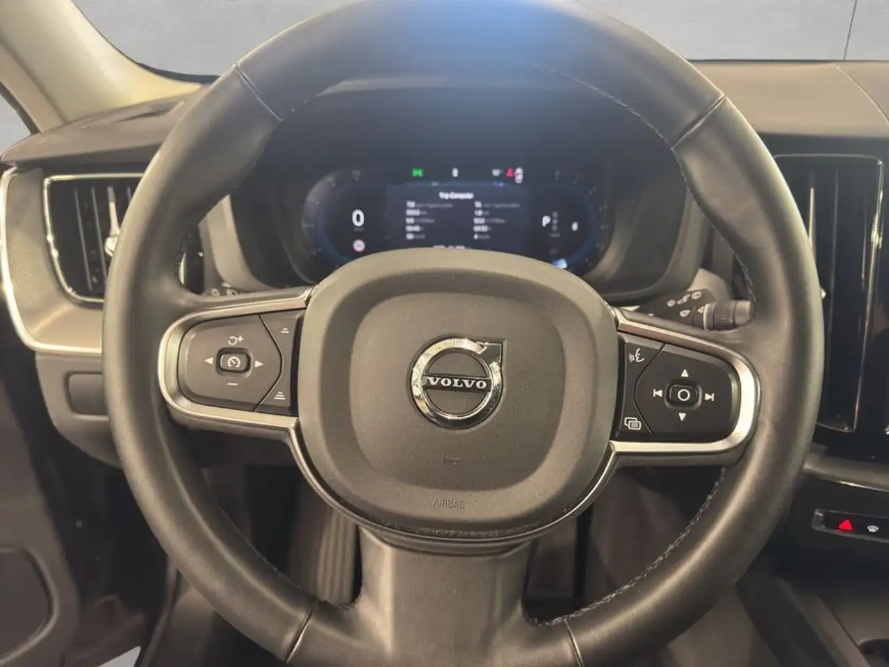 Volvo XC60 XC60 B5 AWD Vollleder Licht- Sitzkomfort -Winter-P — معرض صور السيارة 9