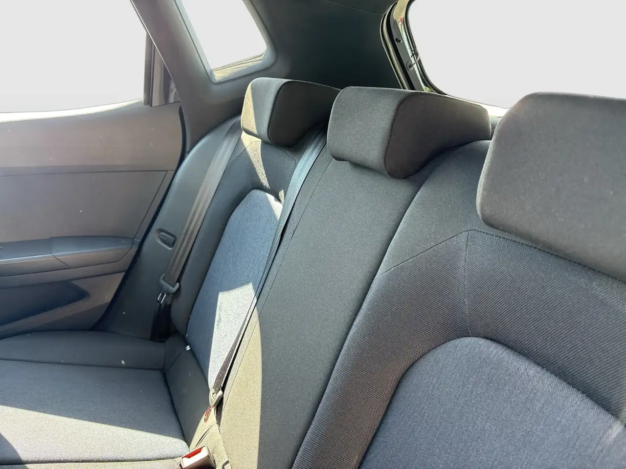SEAT Arona 1.0 FR KAMERA NAVI ALU17" SITZHEIZUNG — Galería del vehículo 8