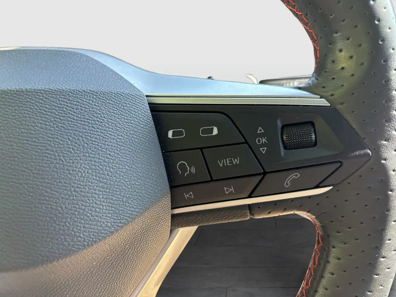 SEAT Arona 1.0 FR KAMERA NAVI ALU17" SITZHEIZUNG — Galería del vehículo 15