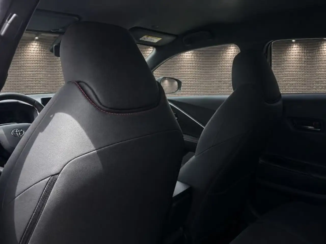 Toyota C-HR 220PH GR Sport — معرض صور السيارة 17