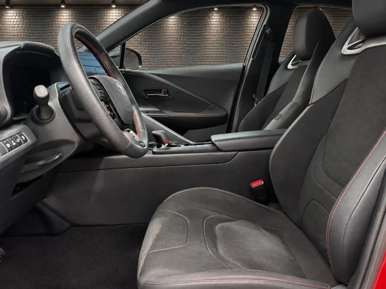 Toyota C-HR 220PH GR Sport — معرض صور السيارة 16