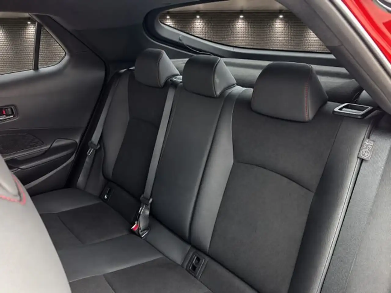 Toyota C-HR 220PH GR Sport — معرض صور السيارة 23