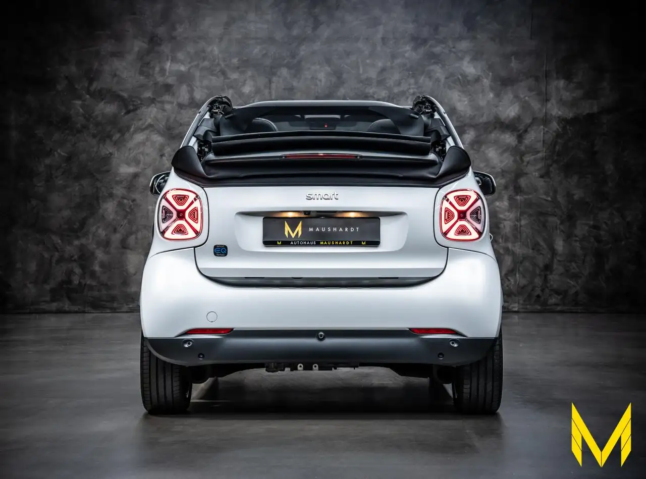smart forTwo EQ cab. prime EXCLUSIVE:THE WHITE BEAUTY! — معرض صور السيارة 6