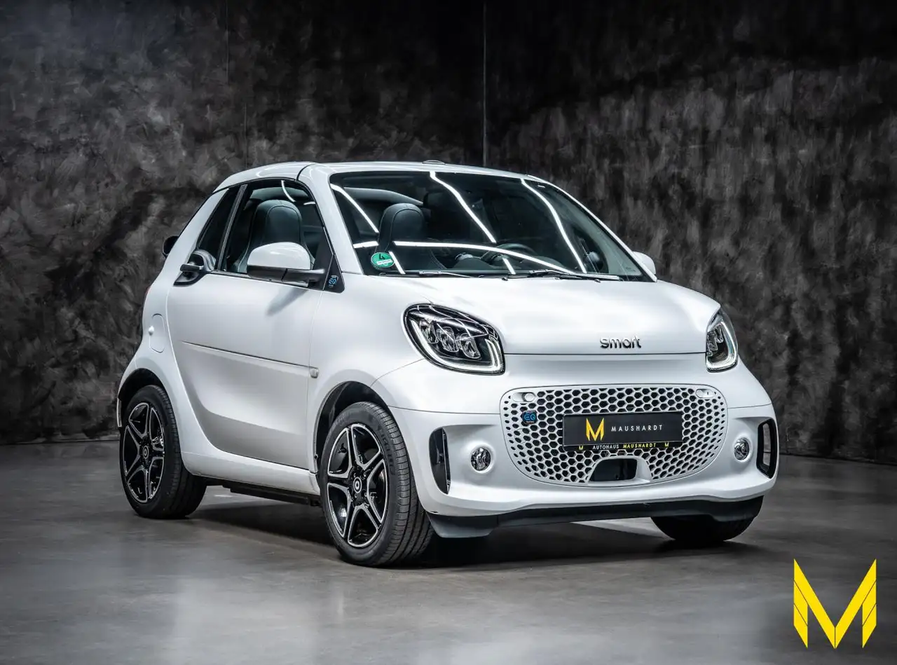 smart forTwo EQ cab. prime EXCLUSIVE:THE WHITE BEAUTY! — معرض صور السيارة 4