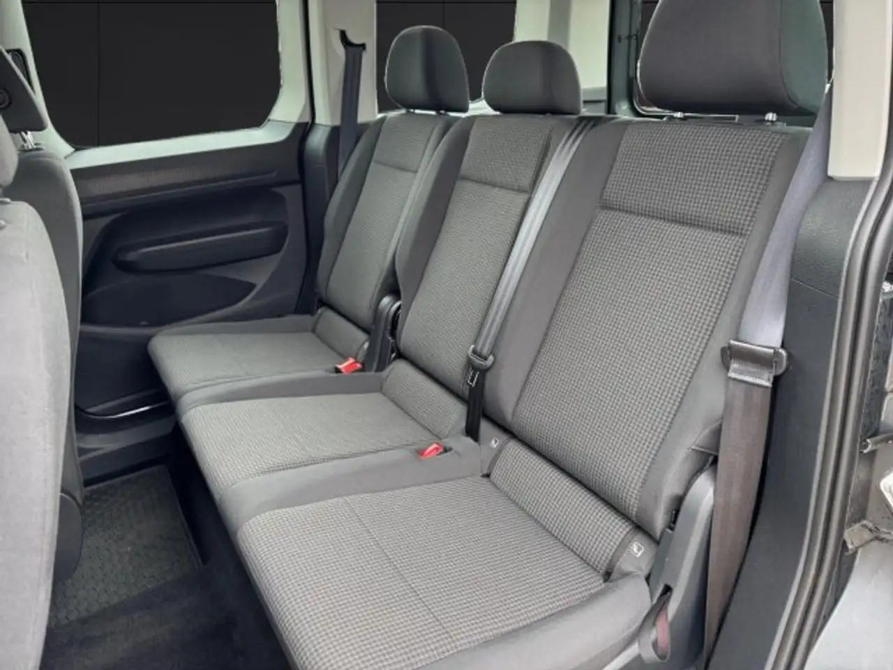 Volkswagen Caddy Caddy Kombi 1.5 TSI DSG * SITZHEIZUNG * Basis — Galería del vehículo 13