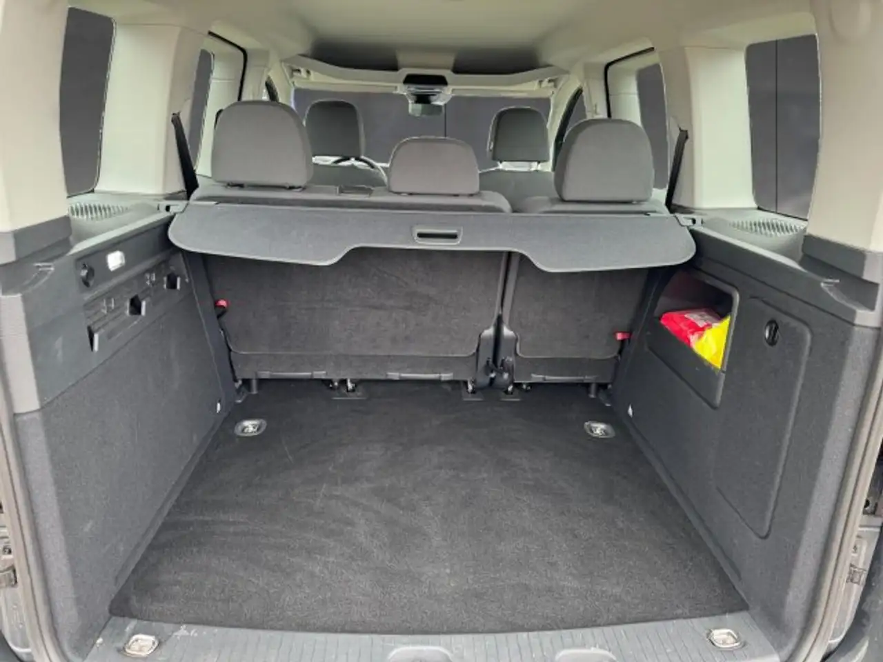 Volkswagen Caddy Caddy Kombi 1.5 TSI DSG * SITZHEIZUNG * Basis — Galería del vehículo 3