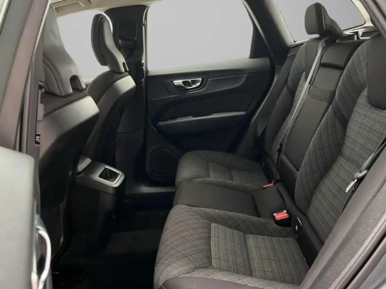 Volvo XC60 2.0 B4 D Core Auto — Vehicle gallery 9