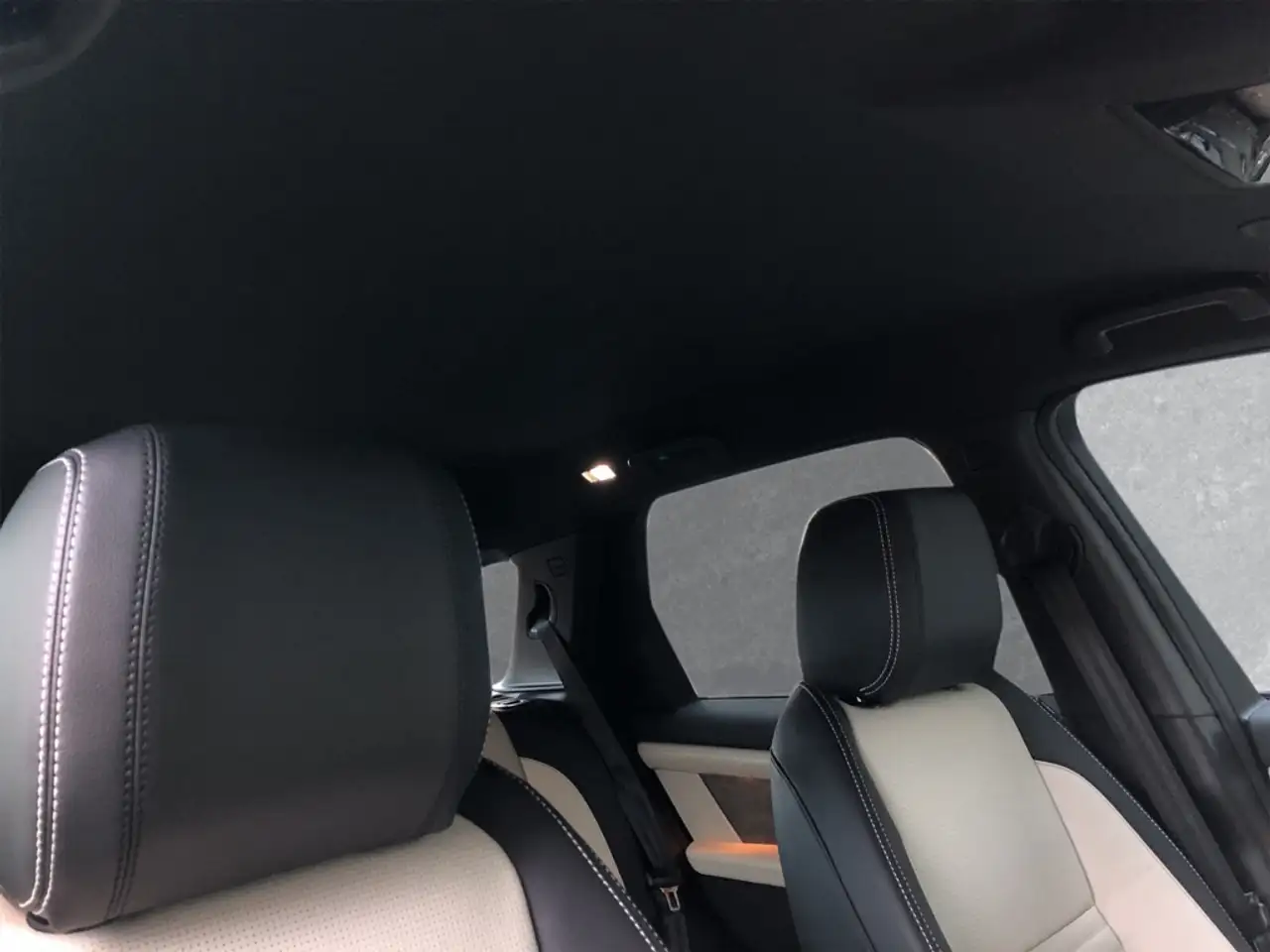 Land Rover Discovery Sport P300e Dyn. SE ACC Komfort Paket — Galería del vehículo 10