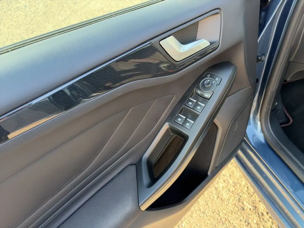Ford Focus Turnier 1.0 EcoBoost Hybrid Aut. ST-LINE X — Galerie du véhicule 16