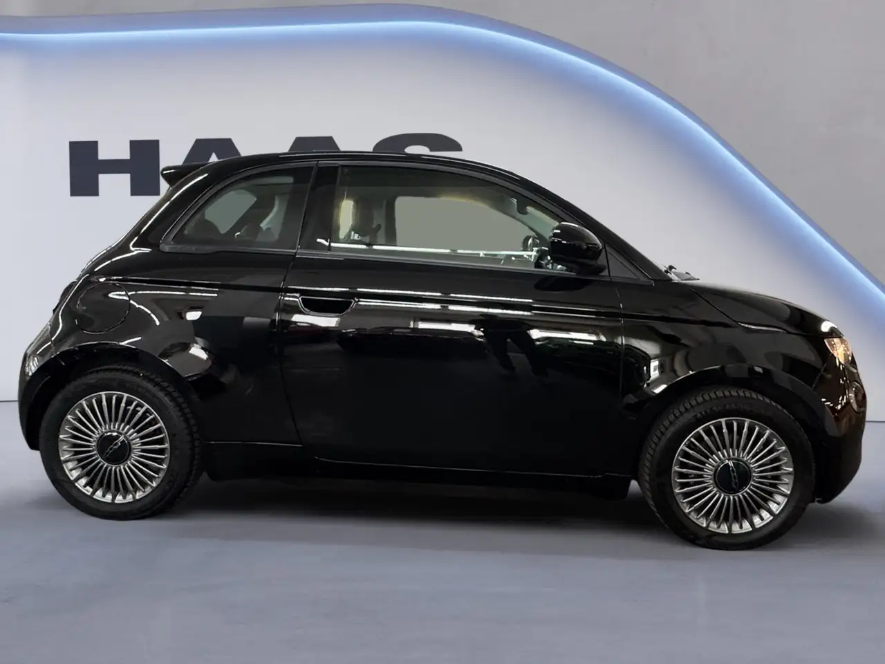 Fiat 500e 500 e Base Klimaautomatik, Allwetterreifen — Vehicle gallery 8
