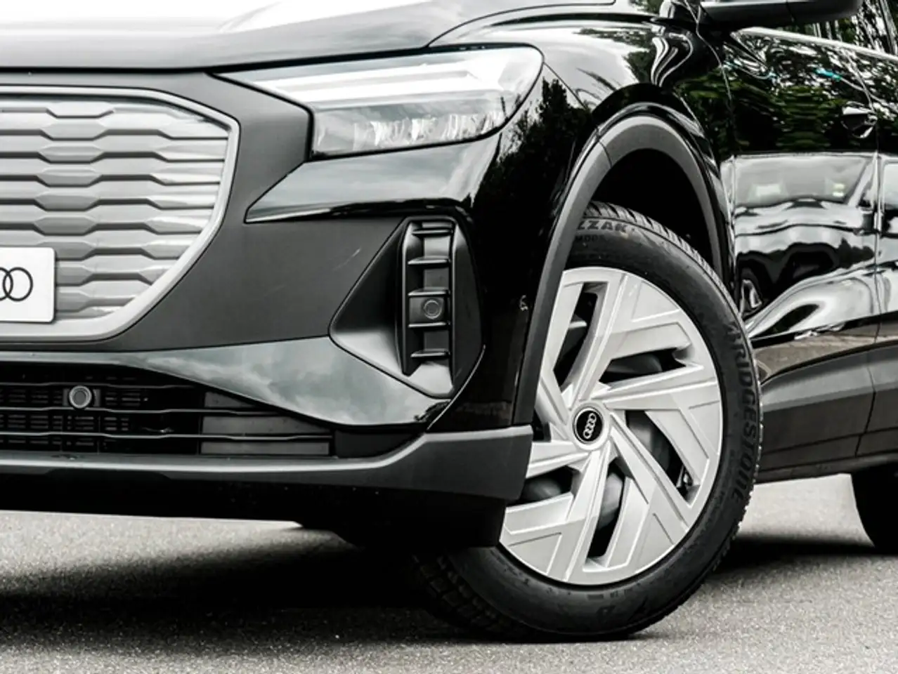 Audi Q4 e-tron 40 WÄRMEPUMPE LM20 NAVI+ SITZHEIZUNG — Galería del vehículo 5