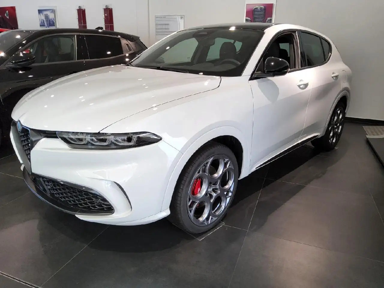 Alfa Romeo Tonale Tributo Italiano Plug-In-Hybrid AWD — Galerie du véhicule 2