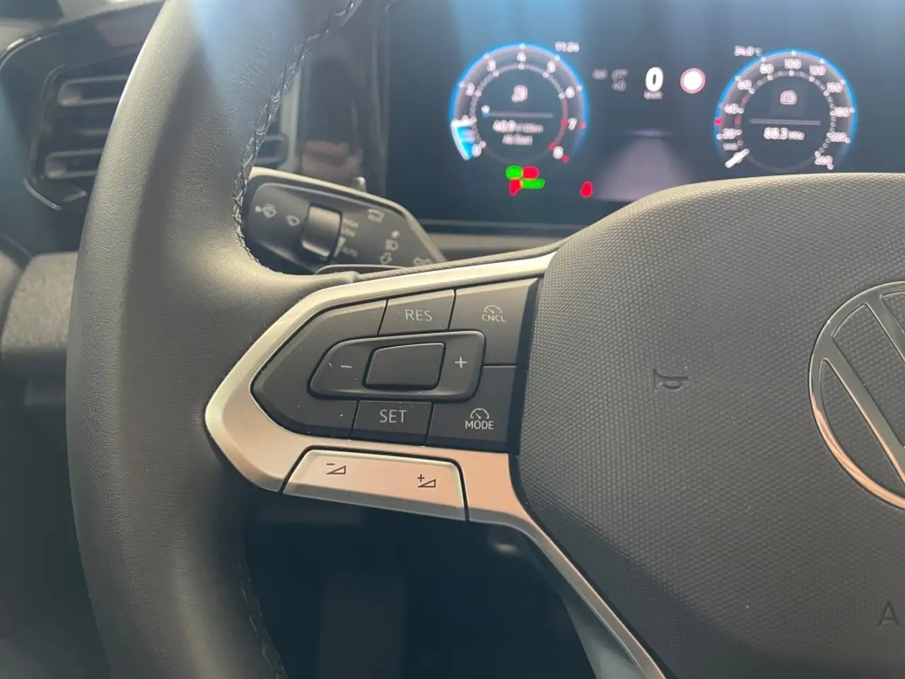 Volkswagen Tiguan 1.5 eTSI LED/ASSIST/KAM/APP — Galería del vehículo 19