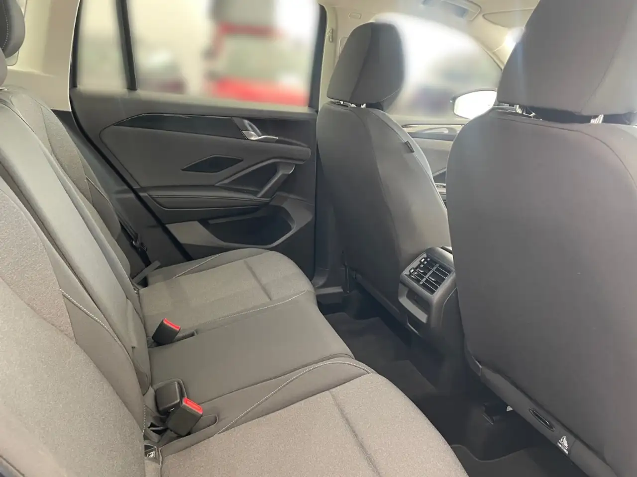Volkswagen Tiguan 1.5 eTSI LED/ASSIST/KAM/APP — Galería del vehículo 13