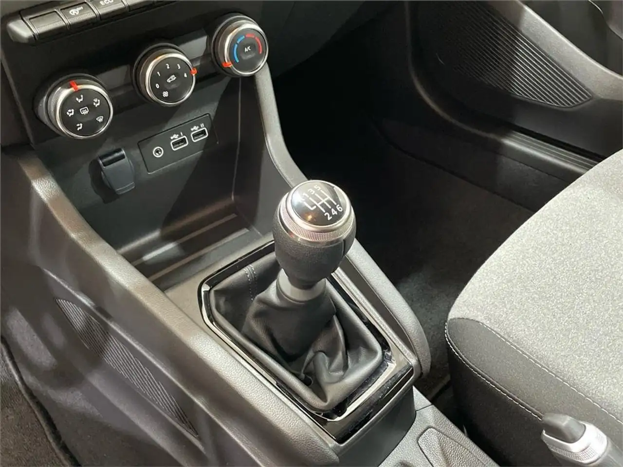 Renault Clio TCe Evolution 67kW — معرض صور السيارة 17