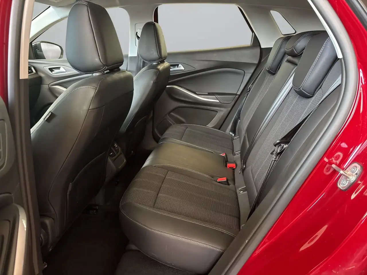 Opel Grandland 1.2 Turbo ENJOY ACC+AHK+LED+SHZ+Kam. — Galería del vehículo 10