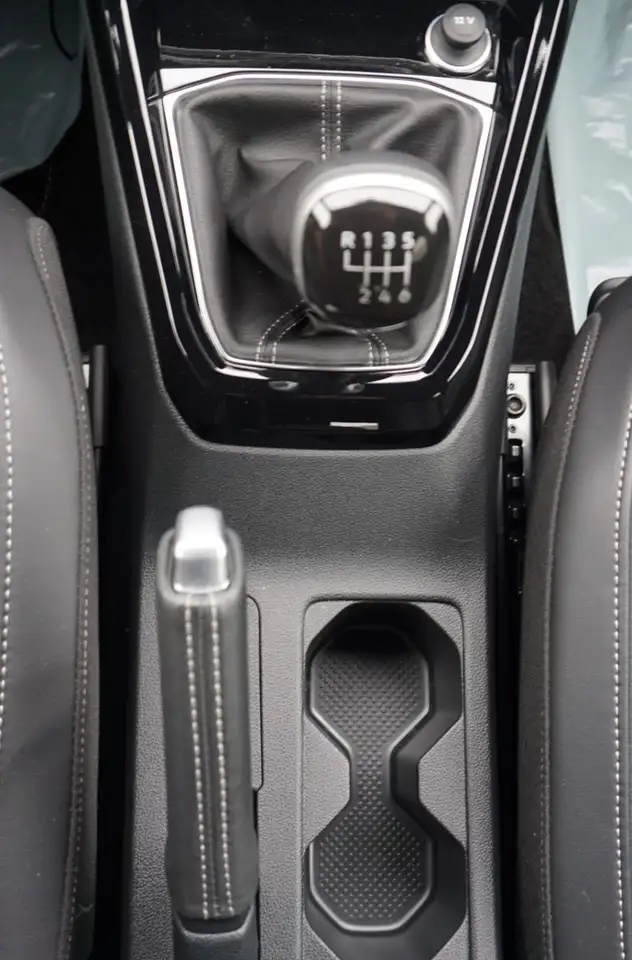 Volkswagen T-Cross R-Line Navi,LED,ACC,Apple CarPlay — Galería del vehículo 33