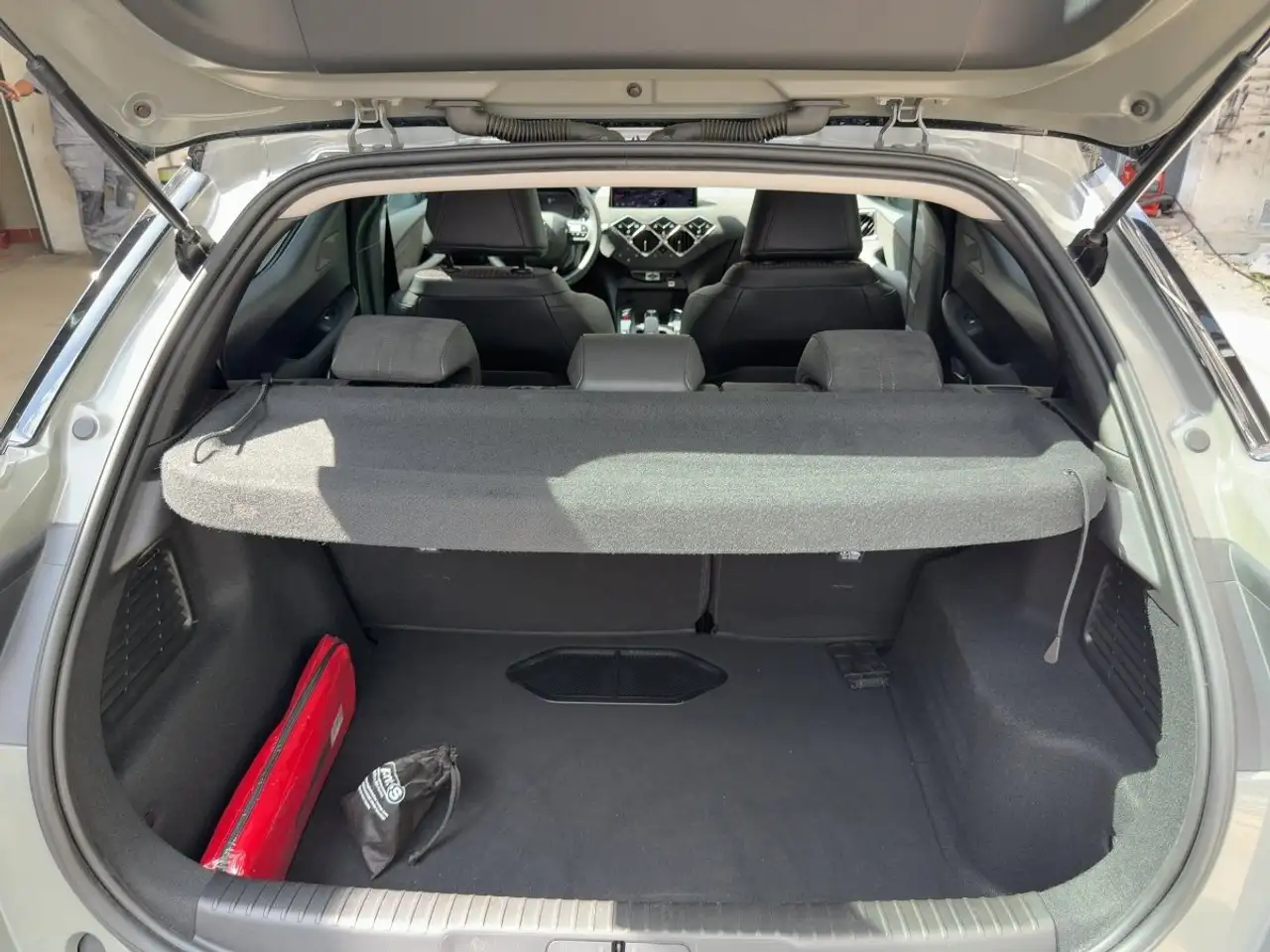 DS Automobiles DS 3 1.2 PureTech 130 Performance Line + Navi+LM — Galería del vehículo 8