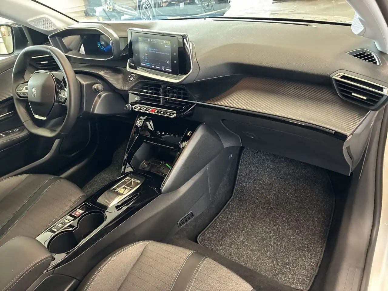 Peugeot 208 Allure+ Elektromotor 136 — Galería del vehículo 14