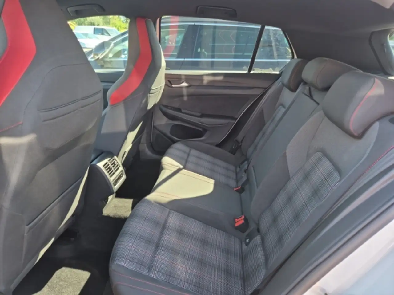Volkswagen Golf GTI VIII *DSG*Navi*LED*Standhzg.*App-Conn.*Climatronic — معرض صور السيارة 8