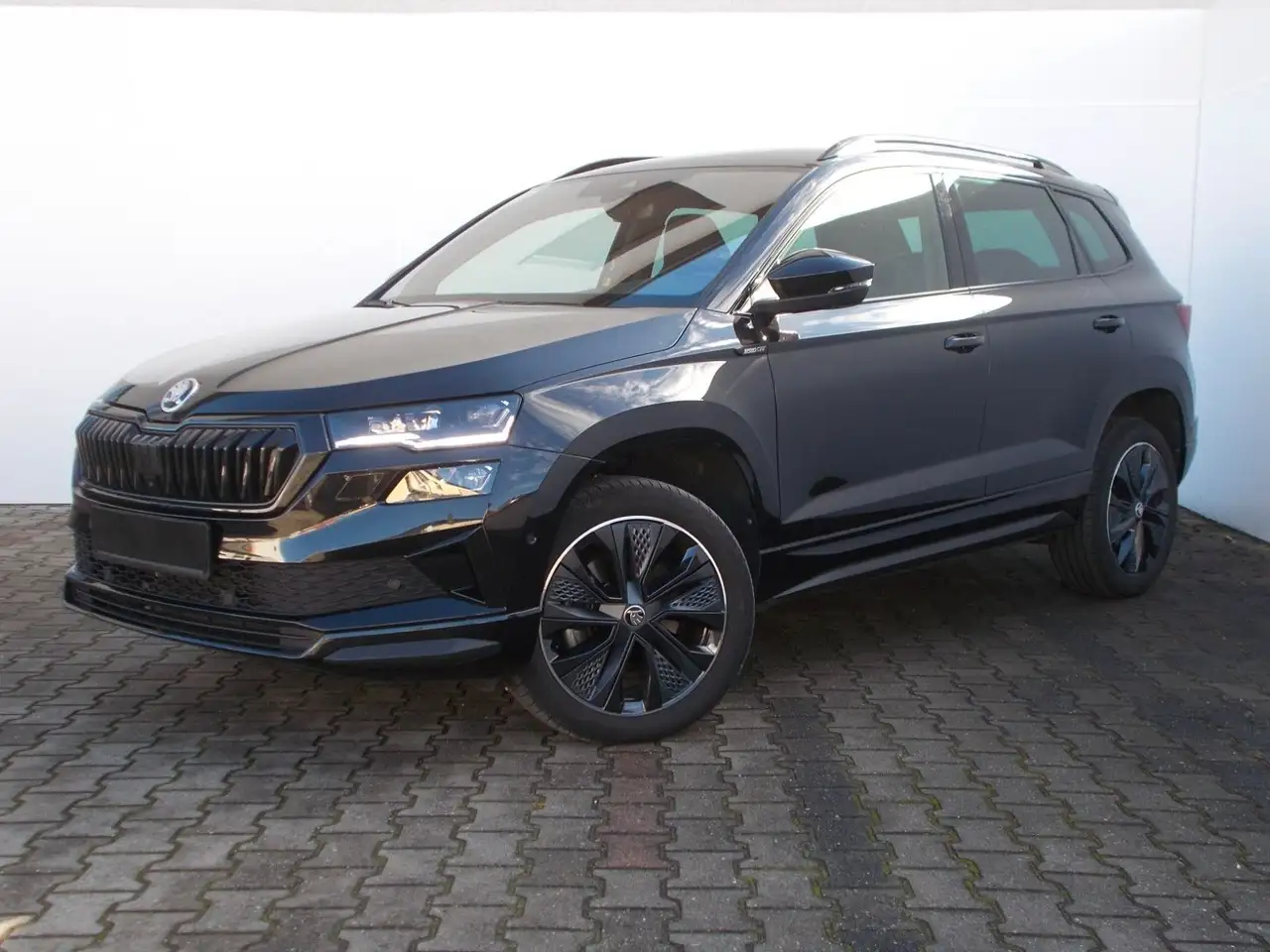 Skoda Karoq 1.5 TSI Sportline * DSG * Navi *ACC *360° — Vehicle gallery 2