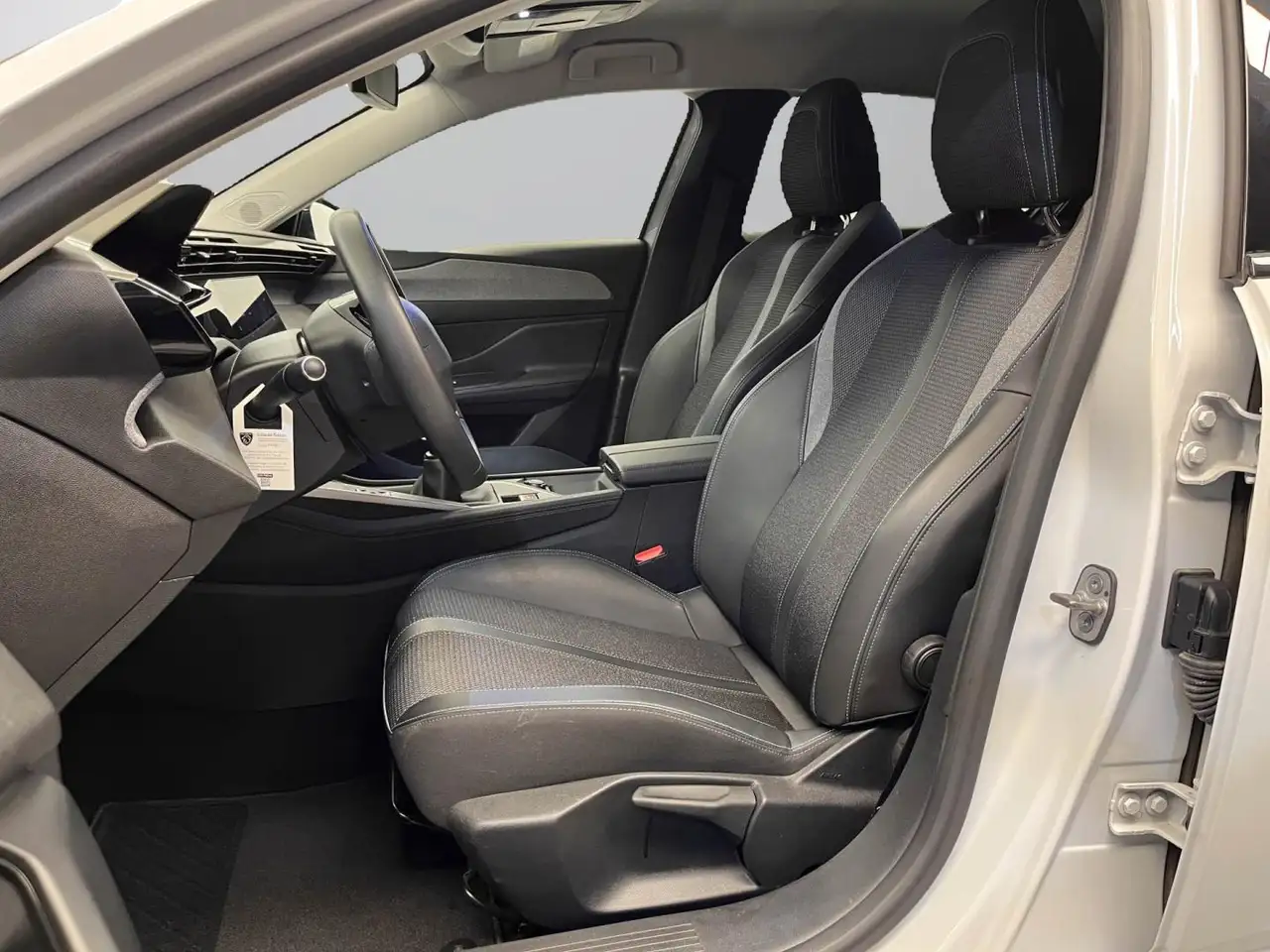 Peugeot 308 5P Allure Gasolina 130 S&S MAN — معرض صور السيارة 14